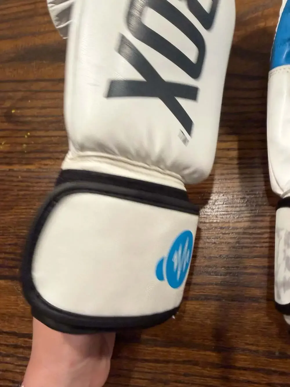 RockBox white boxing gloves 14 oz preowned - Picture 9 of 11
